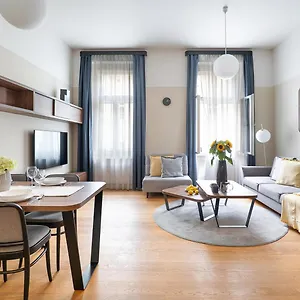 https://aprague-apartments-ujezd.praguehotelsweb.com